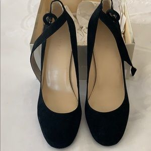 Marc fisher black suede pumps